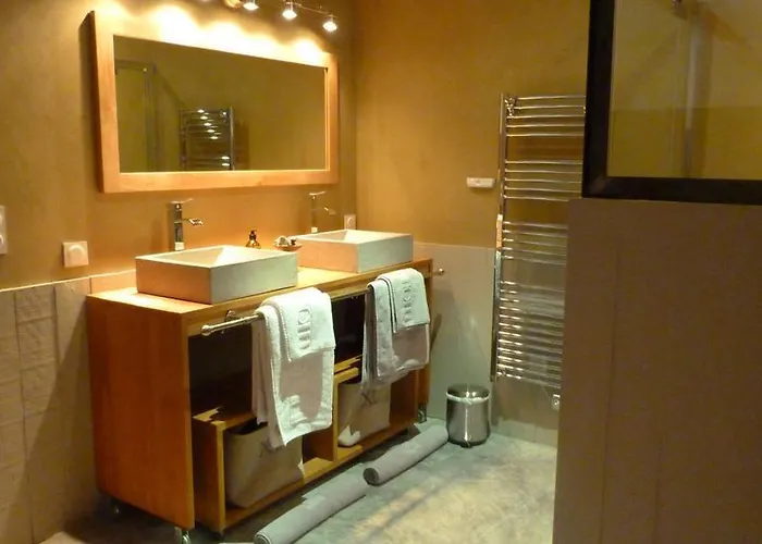 Le Clos De Mara Pensión 3*